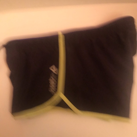 Reebok small shorts - Picture 3 of 4